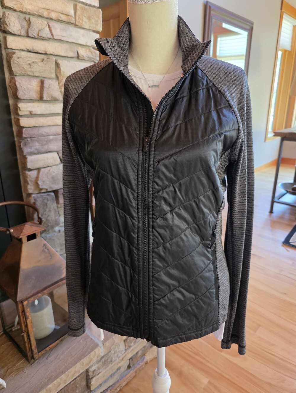 Smartwool Black and Gray Hybrid Quilted Puffer Jacket